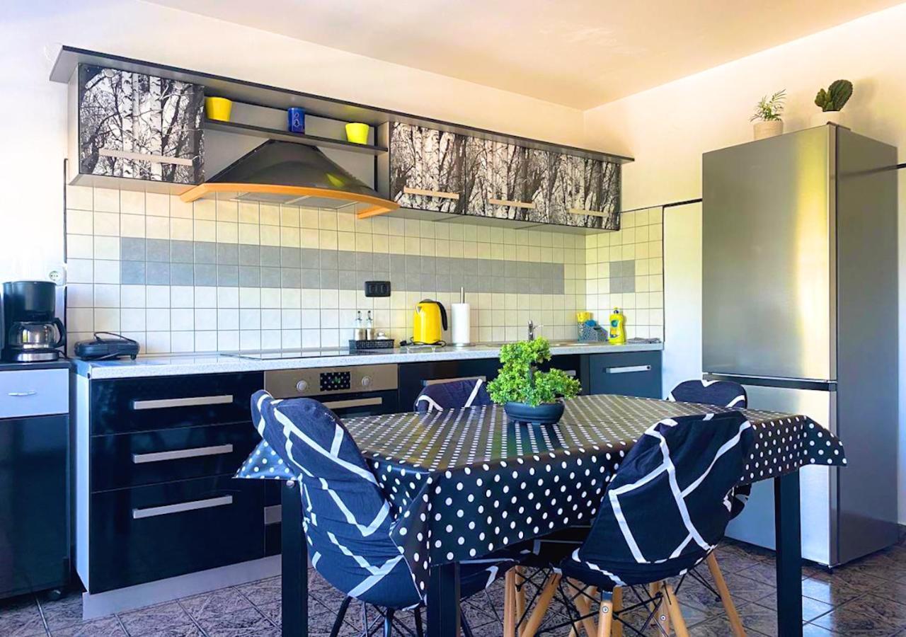 Balcony And Parking, 1min To Shop, Near *